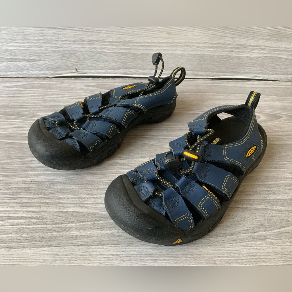 Keen Youth Newport H2 In Navy Size 2